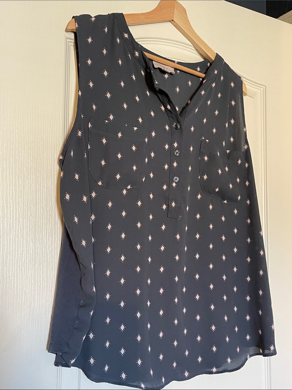 LOFT Dark Blue/Gray Sleeveless Button-Front Camisole with Pink Diamond Motif
